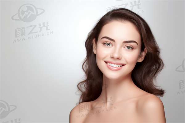 廊坊零皙医疗美容诊所2025年整形手术费用齐全解析，自体皮肤移植（小面积）起价为5000元，皮肤软组织扩张术起价为15000元。